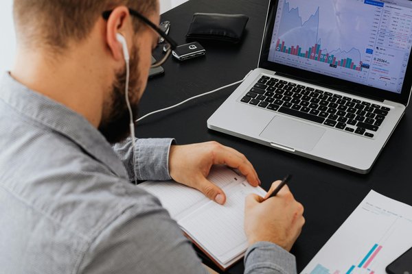 Discover how uk businesses are revolutionizing operations with cloud technology adoption